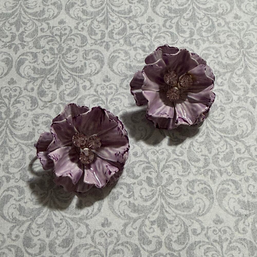 Vintage 1950s 1960s Lavender Rhinestone Floral Clip On Earrings